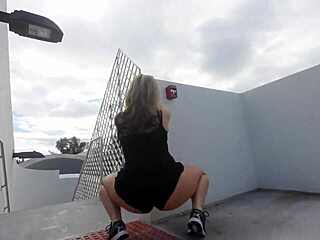 Craziest Public Miami Blowjob by Dick-Hungry Housewife