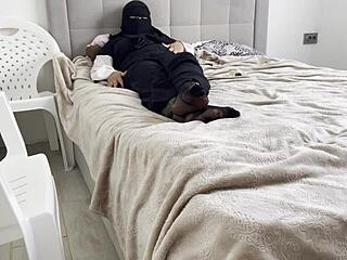 come fuck my wet pussy right after my steamy shower