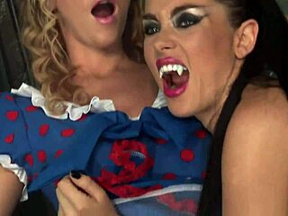Kaia Kane sneaks up fucks blonde Paige with fingers and vibe 😏🍆
