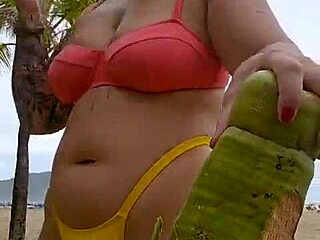 Oh god, watch me flash my huge pussy on the beach just to tease exhibitionists!