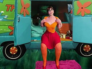Granny Velma Dinkley Gilf Deepthroats Like A Pro!
