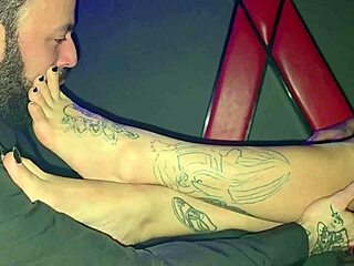 pro foot fetishist worships feet at swing club real amateur