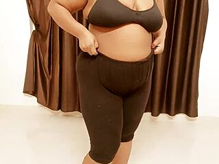 Hey check out this sexy Indian Jharkhand babe's curves