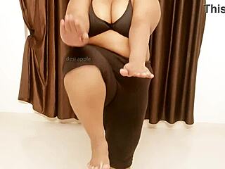 Hey check out this sexy Indian Jharkhand babe's curves