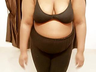 Hey check out this sexy Indian Jharkhand babe's curves