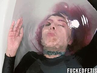 Tightening Blackout Stretch Fabric Boosts Ultimate Underwater Apnea Capacity