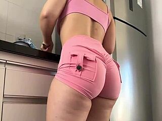 rocking my pink shorts for intense ass workout