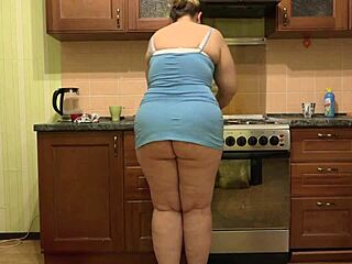 Chubby big ass housewife ditches chores for dildo fuck 😈🍑