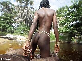 Lucky guy fucks perfect african queen by village river 🌿🍑😍