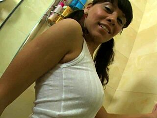 hey britany, diddle that pussy in bathtub hard?