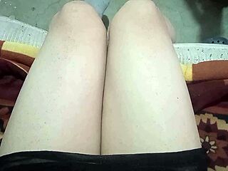 damn my cousin's legs look hot without panties underneath