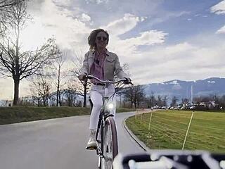 daisy diamond bike vlog shows ass tits outdoor 😏🚲🍑