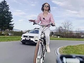 daisy diamond bike vlog shows ass tits outdoor 😏🚲🍑