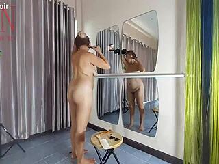 hey nudist hairdresser regina noir, why cut your hair naked with that juicy shaved pussy?