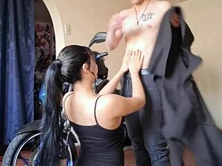 Mi novia me chupa verga y da culo en moto 🔥🍆🍑