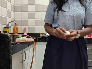 आशु, कॉलेज न जाने पर टीचर ने घर आकर तेरी चूत चोदी!