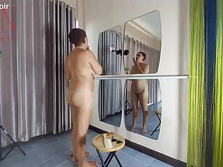 hey nudist hairdresser regina noir, why cut your hair naked with that juicy shaved pussy?