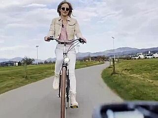 daisy diamond bike vlog shows ass tits outdoor 😏🚲🍑