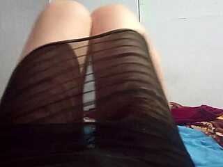 damn my cousin's legs look hot without panties underneath