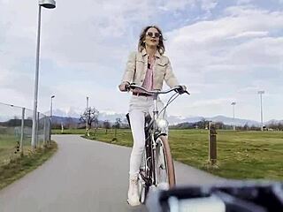 daisy diamond bike vlog shows ass tits outdoor 😏🚲🍑