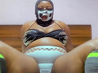 Curvy homemade beauty spreads flexible legs for screaming big cock fuck.