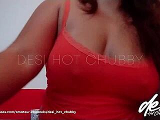 Indian Desi MILF Flashes Big Juicy Tits