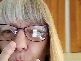 naughty housewife orgasms quietly during homemade mummification dare