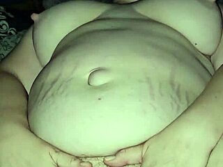 milf teases her soft pussy til she cums hard 😩💦