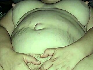 milf teases her soft pussy til she cums hard 😩💦