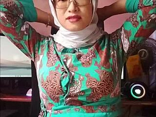 Hijab Shemale Strokes Cock in Morning Masturbation