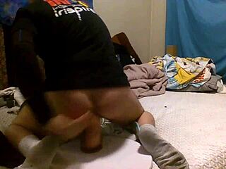muscular slut craves homemade anal toy play