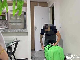 Morena safada rides delivery guy in hot creampie pounding