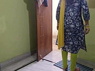 crazy indian boss worships curvy bahu's huge ass 😍
