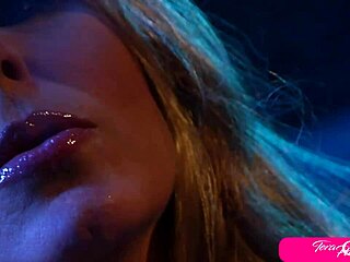 Tanned whore Julia Ann rides cock squirts with toys 💦😈