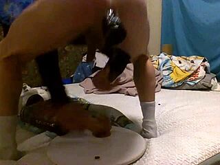 muscular slut craves homemade anal toy play