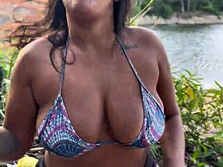 casal pego na praia com gozada e mija