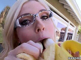 Blonde Bimbo Sucks Juicy Banana