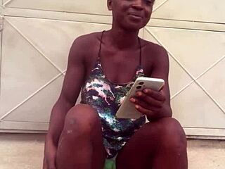 keep twerkin crazy to nigeria afro beats girl