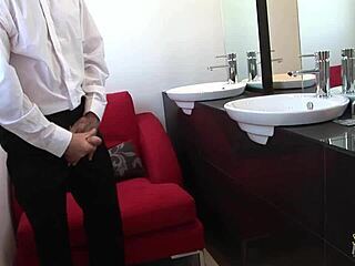 cleaning lady's epic blowjob leads to wet fuck 😍🍆💦
