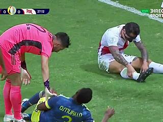 futbolistas de colombia y peru