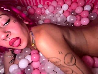 pink bimbo teen whore plays with dirty feet
