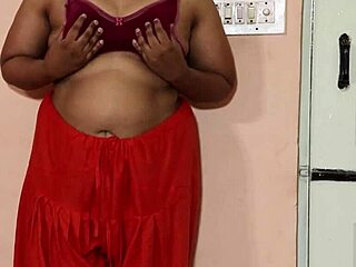 Muslim Aunty Strips In Mms Video
