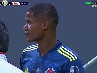 futbolistas de colombia y peru