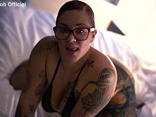 santana red shaking big booty