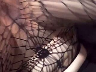 Mostrando mi hermosa lenceria y me dan duro muy rico