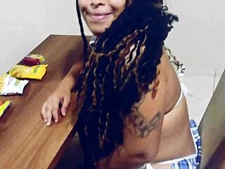 professor vai dar aula para sua aluna ninfeta