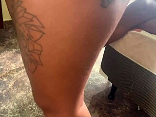Nossa amigo n�o quis emprestar sua namorada gostosa e a outra menina parece mulher el�stico