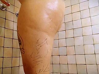 giantess lets you watch her shave carefully in the shower