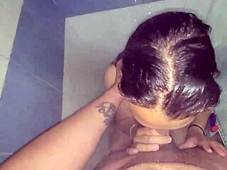 colombiana de gran trasero en la ducha me hace de todo