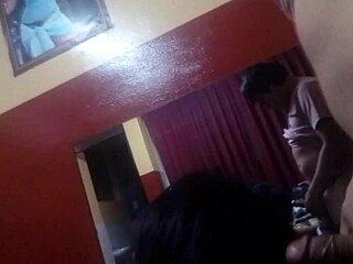 Chica emo le encanta mamar verga